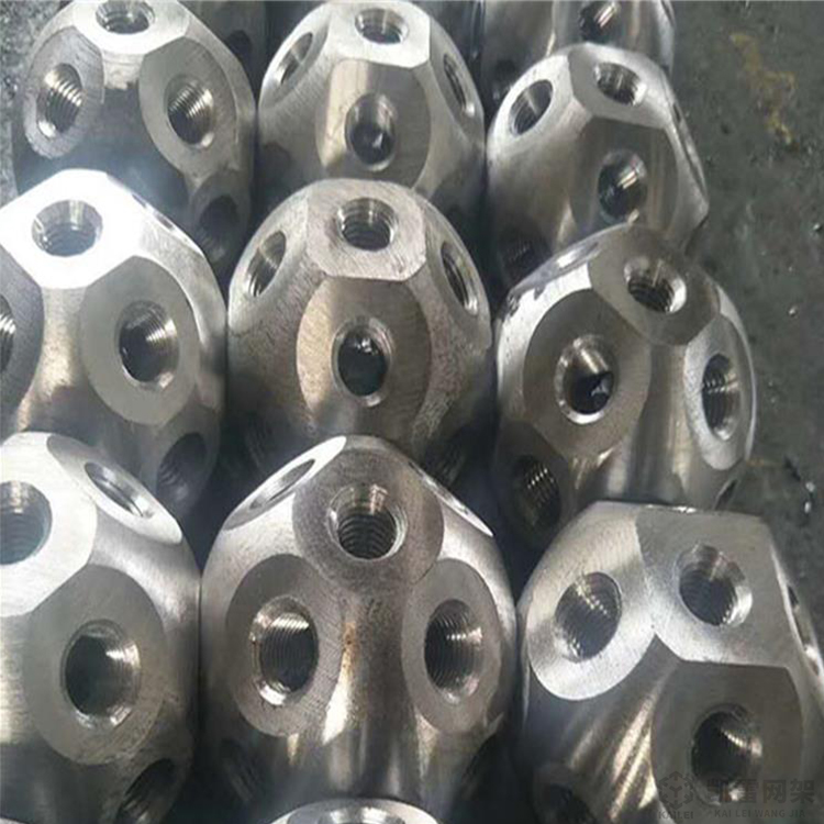 江阴螺栓球网架加工安装方法